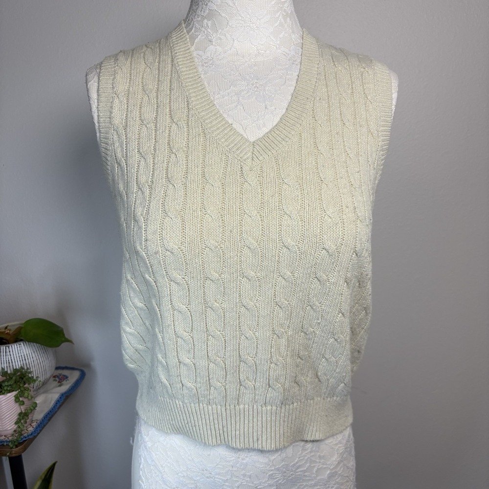 Brandy Melville Womens OS Cream Sweater Vest Preppy Cable Knit Wool Blend